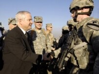 Robert Gates meets with U.S. troops in Baghdad (epa)