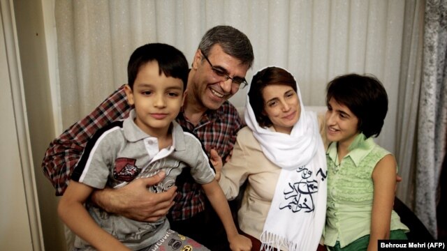 نسرین ستوده پس از آزادی از زندان در جمع خانواده‌اش