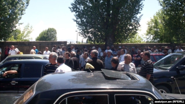 Armenia - Taxi drivers in Gyumri protest against new licensing and taxation rules enforced by the government, 22Jun2012.