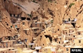 Bura zamanı ilə, məkanı ilə qayalaşmış bir kənd idi - Kəndivan