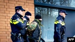 Нидерланд полициясы (Көрнекі сурет).