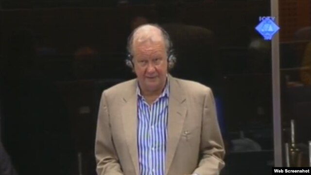 Ed Vulliamy svjedoči na suđenju Ratku Mladiću, 19. rujan 2012.
