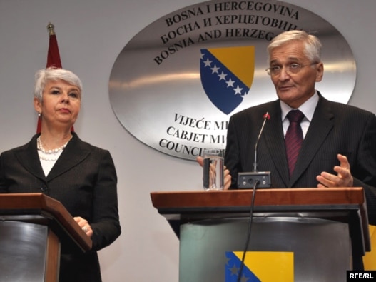 Jadranka Kosor i Nikola Špirić prilikom susreta u Sarajevu, 03.11.2009. Foto: Midhat Poturović 