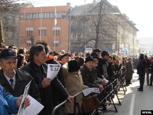 Protesti u Sarajevu nakon što je u tramvaju ubijen sedamnaestogodišnji mladić Denis Mrnjavac