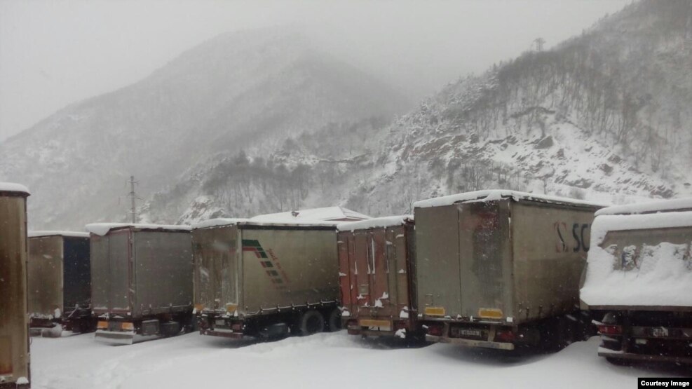 Նկարն «Ազատությանն» է տրամադրել Լարսի անցակետում արգելափակված վարորոդներից Մովսես Չոբանյանը, 14-ը դեկտեմբերի, 2016 թ․ 