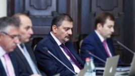 Հայաստան -- Ֆինանսների նախարար Վաչե Գաբրիելյանը (կենտրոնում) ներկայացնում է իրավիճակը պետական գնումների ոլորտում, Երեւան, 20-ը սեպտեմբերի, 2012թ․
