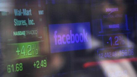 Facebook na ekranu u Nasdaq marketu, New York, maj 2012