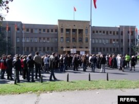 Работници протестираат пред Собранието во Скопје 