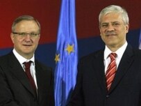 Olli Rehn (left) with President Boris Tadic (AFP)