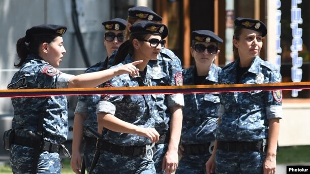 Polis Yerevanda beş küçəni bağlayıb