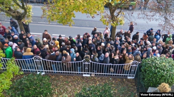 Moldovans line up to vote at the consulate in Frankfurt, Germany, on November 13.