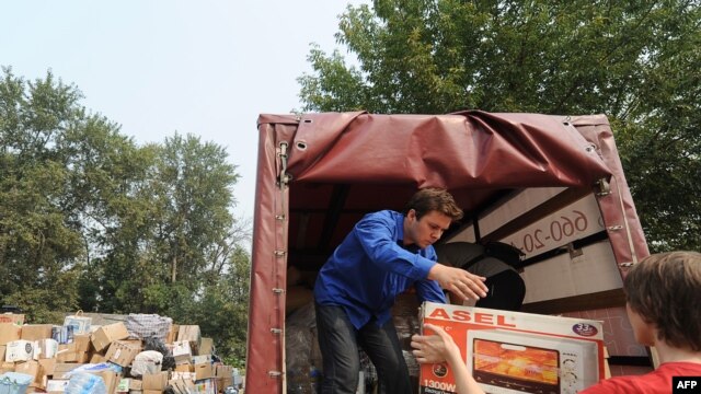 People drop off aid for victims of the Russian wildfires at a collection point in Moscow.