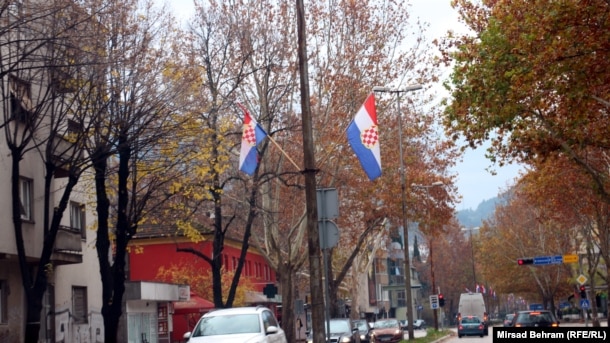 Zastave Hrvatske u takozvanom zapadnom dijelu Mostara