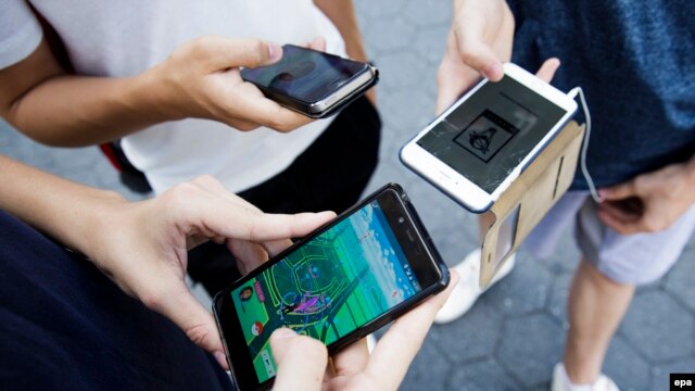 A group of people playing 'Pokemon Go in Union Square in New York.