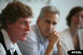 Брюс Панир, муаллифи яке аз бахшҳои гузориши солонаи Freedom House, Прага, 30 июни соли 2009.