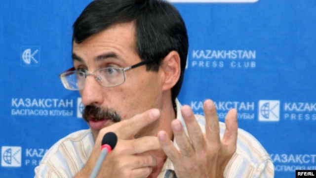 Евгений Жовтис, адам құқы жөніндегі Қазақстан бюросының директоры. Алматы, 25 тамыз 2009 жыл.