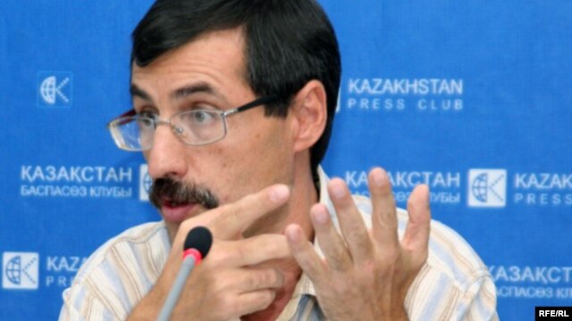 Евгений Жовтис, адам құқықтары жөніндегі Қазақстан бюросының директоры. Алматы, 25 тамыз 2009 жыл.