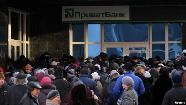 Письма из оккупированного Донбасса. Гривневая лихорадка в Донецке