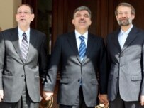 The EU's Solana, Turkish Foreign Minister Abdullah Gul, and Iranian negotiator Larijani (left to right) in Ankara on April 26 (epa)
