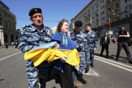 Задержание Екатерины Мальдон на акции в поддержку Украины 1 мая 2014 года
