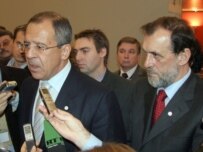 Lavrov (left) with Serbian Foreign Minister Vuk Draskovic in 2006 (OSCE)