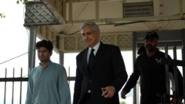 Irfan Qadir (në mes)