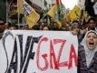 فلسطینی ها در  رام الله علیه حمله اسرائیل دست به تظاهرات زدند.