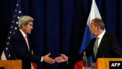 Госсекретарь США Джон Керри (слева) и министр иностранных дел России Сергей Лавров после переговоров в Женеве. 9 сентября 2016 года.