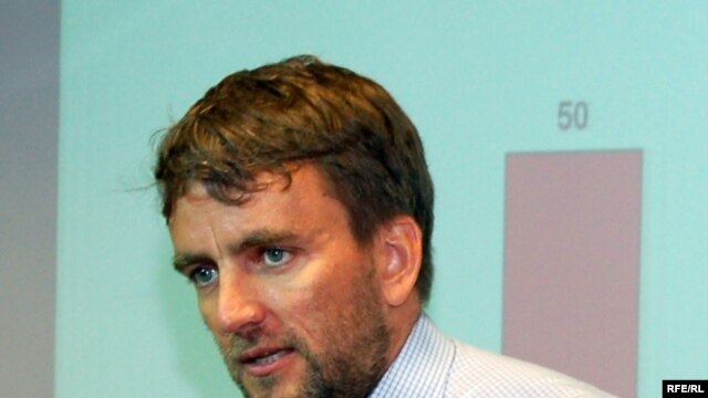 U.S. -- Dr. Hans Gutbrod, Regional Director of the Caucasus Research Resource Center, during a briefing on public opinion in Georgia at RFE/RL Washington, 11Jun2009