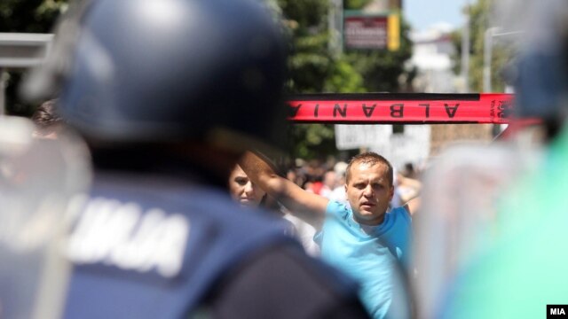 Protestat në Maqedoni, porosi për partitë shqiptare