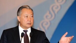 Президент Курманбек Бакиев Ынтымак курултайында сөз сүйлөөдө.