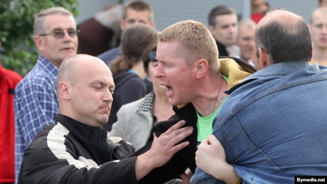Though they wore no official uniforms, the plainclothes police bore the obvious hallmarks of the “undercover” thug: clean-shaven, muscular, buzz cuts, and scowls. 