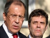Lavrov (left) With Serbian Prime Minister Vojislav Kostunica in Belgrade in April (epa)