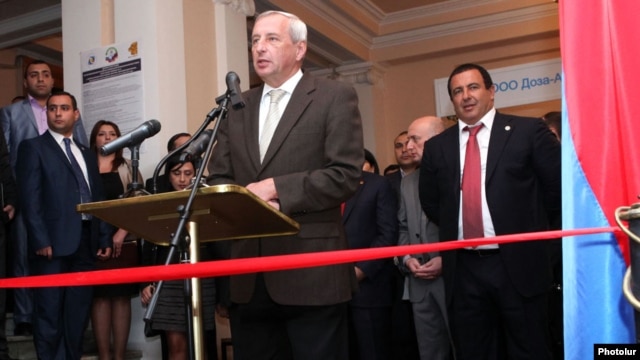 Armenia - Prosperous Armenia Party leader Gagik Tsarukian (R) at the opening of a Russian-Armenian trade exhibition in Yerevan, 24Oct2012.