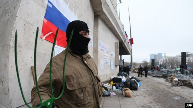 Один из активистов, захвативших здание ОГА в Донецке