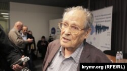Правозащитник Сергей Ковалев на Крымском форумо во Львове