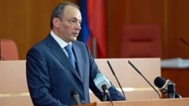 Daghestan's Magomedsalam Magomedov seems to be caught in a bind.