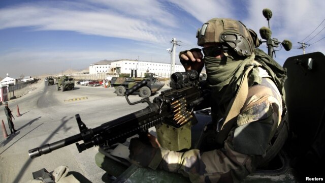 A French gunner secures a convoy leaving the forward operational base of Nijrab following a handover with the Afghan army as part of the withdrawal of French troops. (file photo)