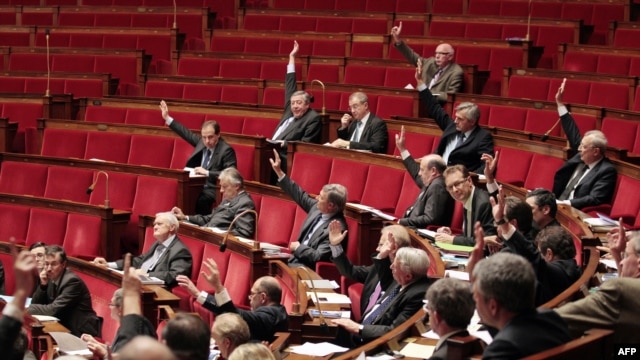 France -- Members of the French National Assembly vote an amendment, 22Dec2011 