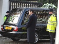 A hearse carrying the body of Aleksandr Litvinenko to Highgate cemetery for burial on December 7 (epa)