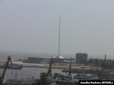Azerbaijan - Azerbaijani flag disappear from Flag Square, 3Sept2010