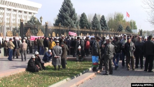 Protesters outside the national legislature in Bishkek on November 12 insist on the immediate release of the detained men.