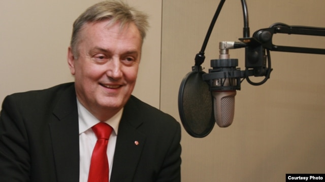 Zlatko Lagumdzija, deputy prime minister and foreign minister of Bosnia-Herzegovina, during his interview with RFE/RL's Balkan Service in Prague.