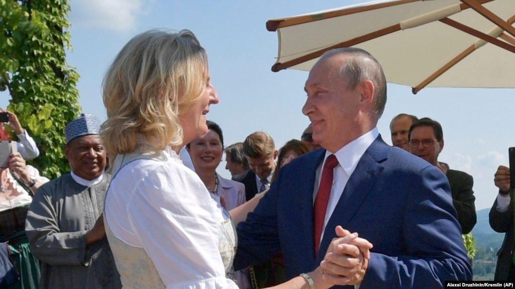 Глава МИД Австрии: я пригласила Путина на свадьбу «спонтанно»