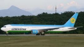Самолет компании Uzbekistan Airways.