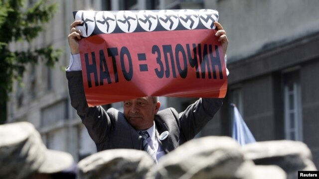 Protesti protiv održavanja NATO konferencije u Beogradu, jun 2011. - ilustracija