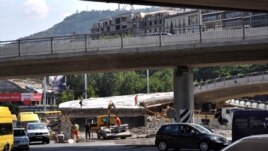 ესტაკადის მშენებლობა გმირთა მოედანზე