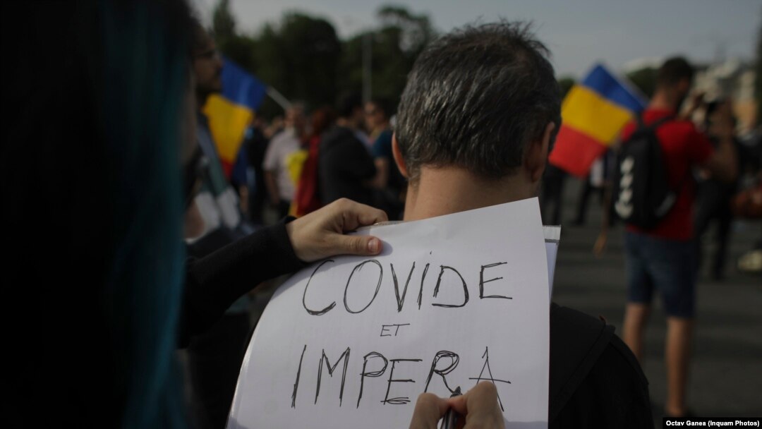 A doua zi de protest al celor care neagÄ existenÈa coronavirusului Ã®n PiaÈa Victoriei din BucureÈti