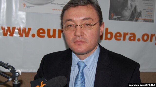 Igor Corman în studioul Europei Libere la Chișinău