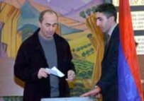 President Kocharian voting earlier today (RFE/RL)